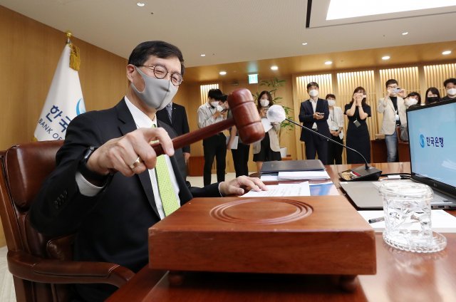 이창용 한국은행 총재가 26일 오전 서울 중구 한국은행에서 열린 금융통화위원회 본회의를 주재하고 있다. 2022.05.26. 사진공동취재단