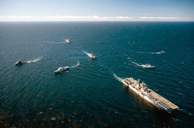 미 해군 강습상륙전단 모습. 사진 제공 · 미 해군