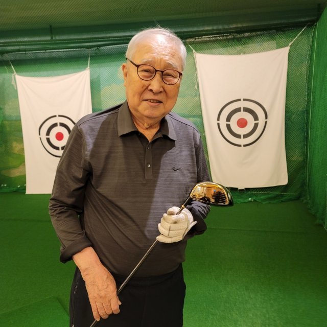 김영기 전 KBL 총재는 77세 때 77타를 친 골프 고수다. 요즘도 하루 1시간 이상 골프 연습을 하며 건강을 지키고 있다. 김종석 기자 kjs0123@donga.com