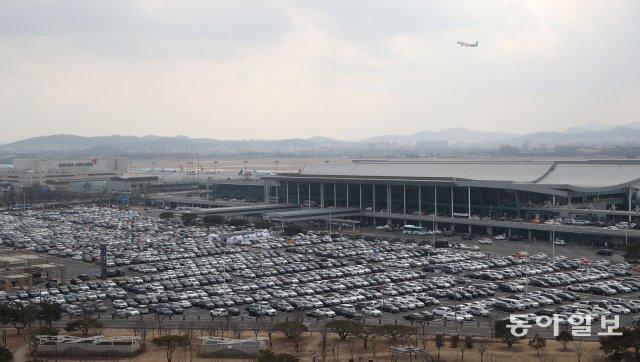 김포공항 전경. 코로나 확산 이전인 2019년 기준 승객 2544만여 명이 14만여 비행편을 이용해 김포공항을 거쳐 갔다. 동아일보DB