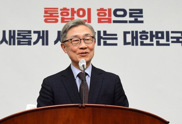 국회 의원총회에서 발언하고 있는 국민의힘 최재형 의원. 사진공동취재단