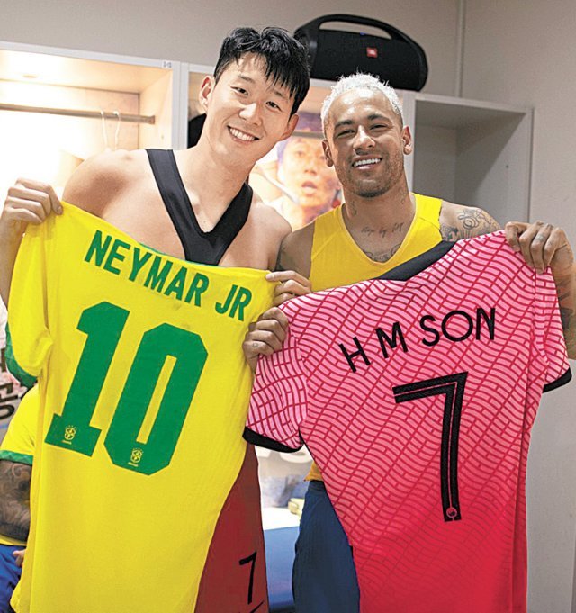 네이마르는 이날 경기 후 브라질 대표팀 라커룸을 찾은 손흥민과 유니폼을 교환했다. 사진 출처 네이마르 인스타그램