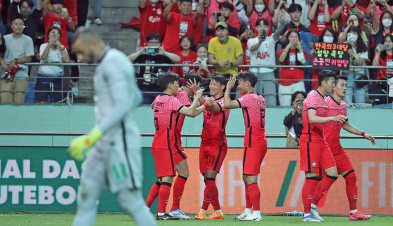 한국 축구 대표팀이 6일 오후 8시 칠레와 두 번째 평가전을 치른다. /뉴스1