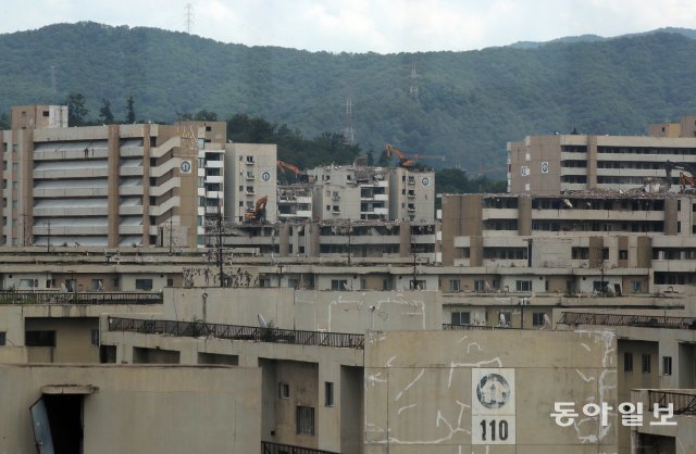 재건축 공사가 진행되다 중단된 둔촌주공아파트. 사진은 2019년 촬영. 동아일보DB