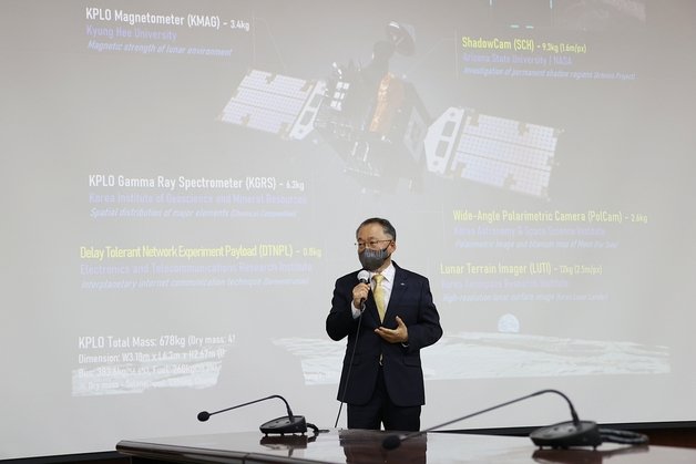 3일 한국항공우주연구원에서 개최된 다누리 현장설명회에서 이상률 한국항공우주연구원장이 기자들의 질문에 답하고 있다 (한국항공우주연구원제공) 2022.06.04 /뉴스1