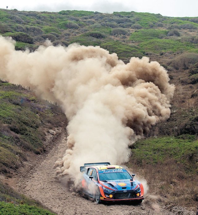 이탈리아 사르데냐에서 열린 ‘2022 월드랠리챔피언십(WRC) 5차 대회’에 참가한 현대 월드랠리팀의 i20 N 랠리1 경주차가 비포장도로를 달리고 있다. 현대 월드랠리팀은 이 대회에서 1, 3위를 차지했다. 현대자동차 제공