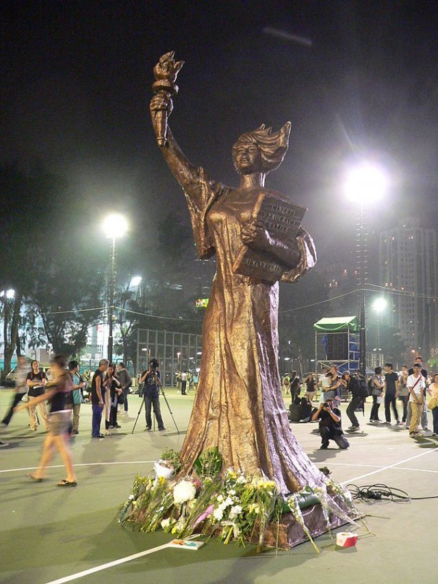2010년 ‘톈안먼 민주화 시위’ 21주년을 맞이해 홍콩중문대에 설치된 ‘민주주의의 여신’ 조각상. 이 조각상은 지난해 12월 학교 측에 의해 기습 철거됐다.