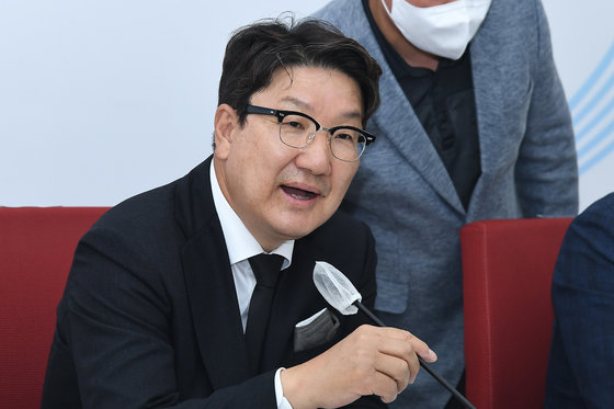 권성동 국민의힘 원내대표가 지난 6일 서울 여의도 국회에서 원구성 등 현안 관련 기자간담회를 하고 있다. 사진공동취재단