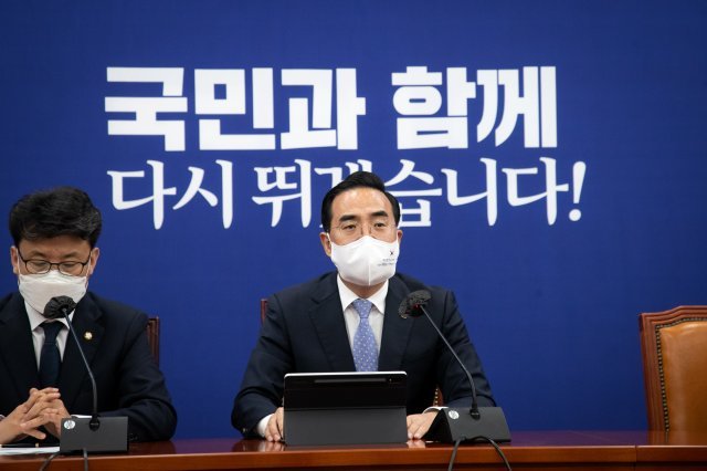 더불어민주당 박홍근 당대표 직무대행 겸 원내대표가 7일 오전 서울 여의도 국회에서 열린 원내대책회의에서 모두발언을 하고 있다. 사진공동취재단