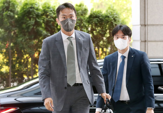 이복현 신임 금융감독원장이 8일 오전 서울 영등포구 여의도 금감원으로 첫 출근하고 있다. 2022.6.8/뉴스1 © News1