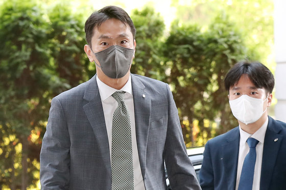 이복현 신임 금융감독원장이 8일 오전 서울 영등포구 여의도 금감원으로 첫 출근하고 있다. 2022.6.8/뉴스1