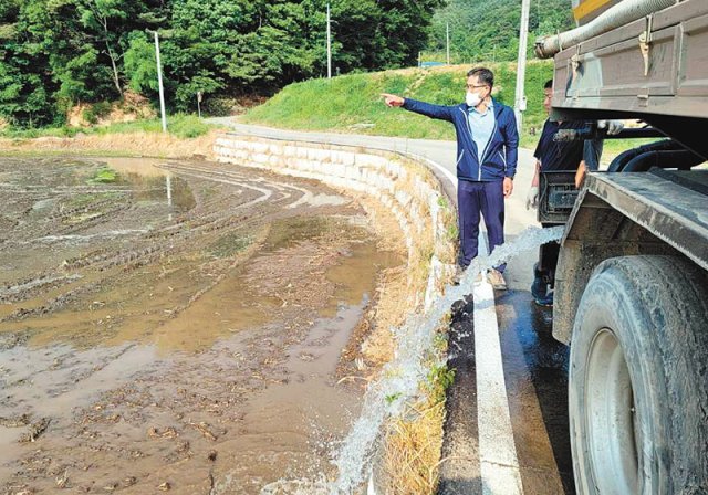 충남 예산군 대술면 화산리의 농지. 예산군이 주변 하천에서 물을 길어다 농업용수로 공급하고 있다. 예산군 관계자는 “이 일대는 관정을 통해 농업용수를 공급받는데, 일부 지역에 공급이 여의치 않은 실정”이라고 말했다. 예산군 제공