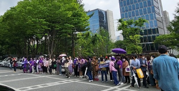 김호중을 기다리는 팬들. 뉴스1