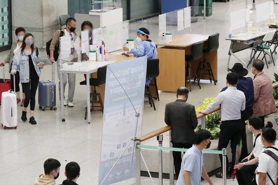 29일 인천국제공항 제1여객터미널 입국장이 붐비고 있다. 2022.5.29/뉴스1