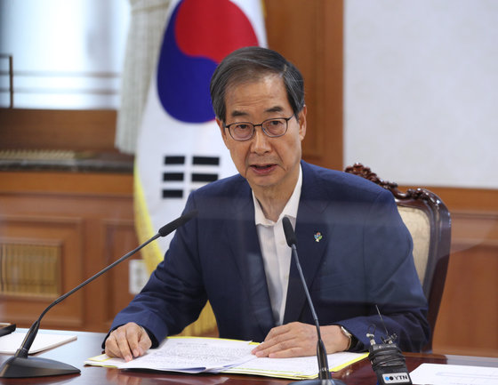한덕수 국무총리가 5일 오후 서울 종로구 정부서울청사에서 열린 국정현안점검 관계장관회의에서 모두발언을 하고 있다. 2022.6.5/뉴스1