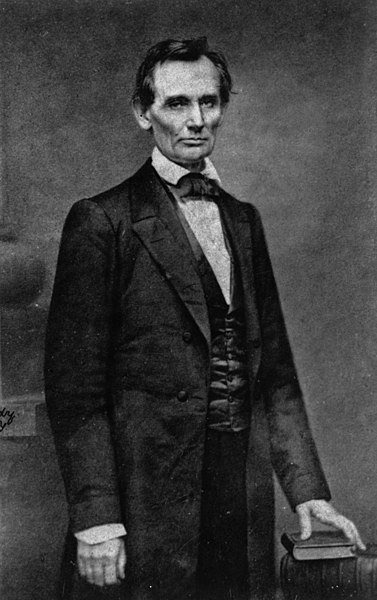 에이브러햄 링컨 대통령을 촬영한 가장 오래된 사진. 남북전쟁 사진작가 매튜 브래디가 1860년 2월 대선 후보로 출마한 링컨을 촬영한 것이다. 위키피디아