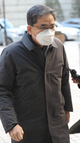 올 2월 4일 곽상도 국민의힘 전 의원이 영장실질심사를 받기 위해 서울 서초동 서울중앙지법에 출석하고 있다. 사진공동취재단