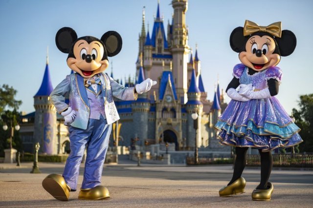 미국 플로리다 주에 있는 디즈니월드에서 볼 수 있는 인기 캐릭터 미키 마우스와 미니 마우스. 디즈니월드 홈페이지