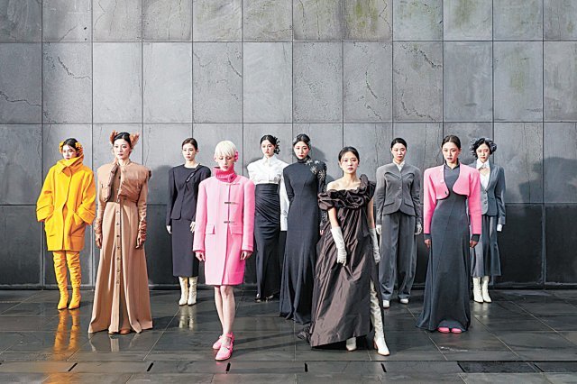 패션 브랜드 미스지콜렉션이 올 3월 열렸던 2022 춘계(F/W) 서울패션위크에 참가한 모습. 올 10월 열리는 추계(S/S) 패션위크는 전 프로그램이 대면으로 이뤄질 예정이다. 서울시 제공