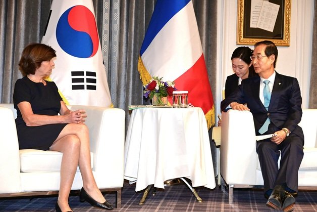 카트린느 콜론나 프랑스 외교부 장관(왼쪽)과 한덕수 국무총리. 총리실 제공
