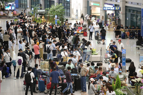 22일 오전 인천국제공항이 입국자들로 북적이고 있다. 2022.6.22/뉴스1 © News1