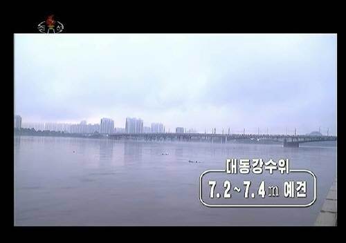장마철 폭우로 평양시 대동강 수위가 곧 7.2~7.4m에 이를 것으로 보인다. (조선중앙TV) 뉴스1
