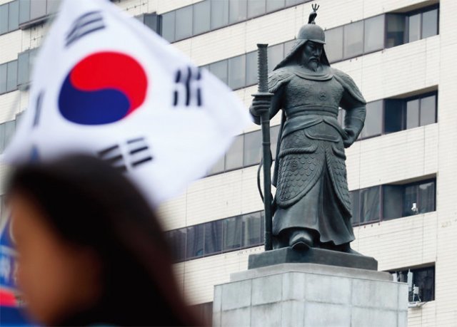 서울 종로구 광화문광장에 있는 충무공 이순신 동상. [뉴스1]