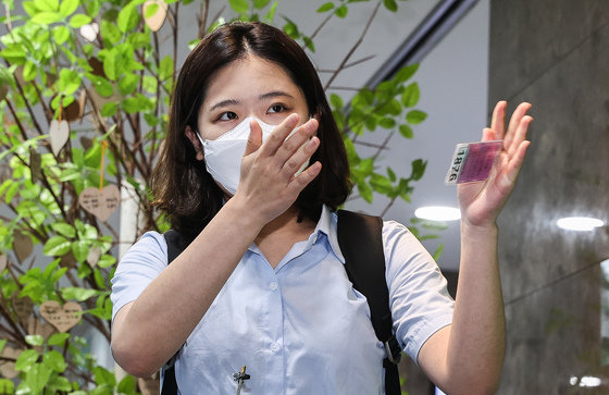 박지현 전 더불어민주당 비상대책위원장이 1일 서울 여의도 국회 의원회관에서 열린 그린벨트(민주당 청년 정치인 연대) 결과 공유 파티 ‘용감한 여정’에 참석하기 전 취재진의 질문에 답변하고 있다. (공동취재) 2022.7.1/뉴스1