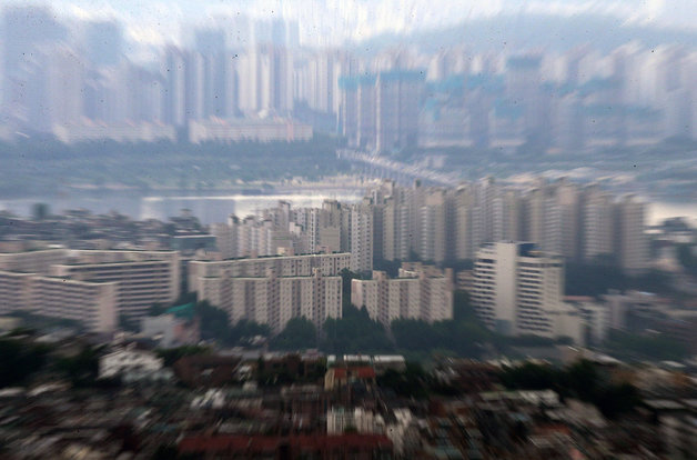 서울 남산에서 바라본 아파트 단지의 모습. 2022.7.4/뉴스1 © News1