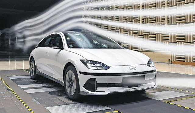 현대자동차가 내놓을 전기차 신차 아이오닉6의 공기저항 실험 모습. 현대자동차 제공