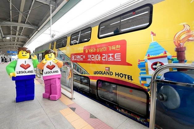 지난 4월 22일 강원 춘천역에서 진행된 레고랜드 테마열차 환영식. 레고랜드 제공