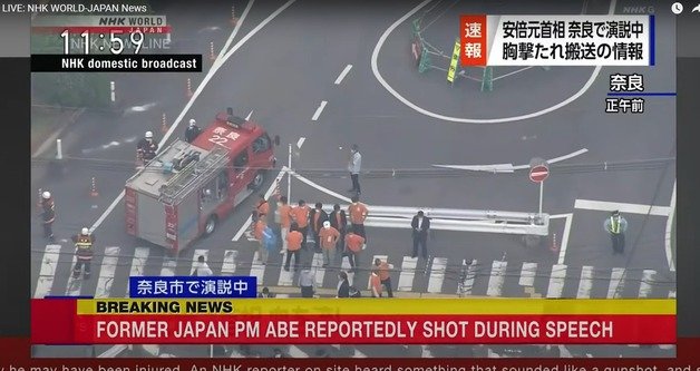 아베 신조 전 총리가 8일 나라시에서 연설을 하던 도중 쓰러지는 사건이 발생했다. ©뉴스1 (NHK 화면 캡쳐 갈음) © News1