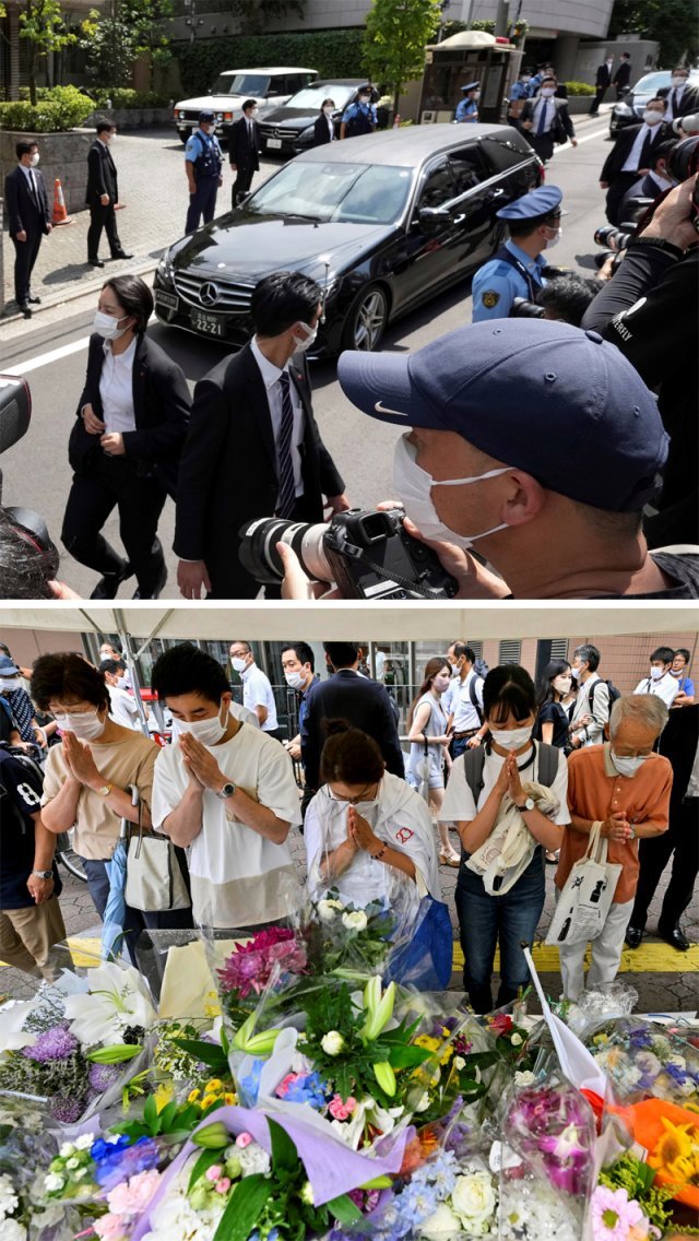 아베 신조 전 일본 총리 시신을 실은 것으로 추정되는 리무진이 9일 일본 도쿄도 시부야구의 고인 집 앞에 도착하고 있다. 검은 
정장의 경호요원과 경찰이 주변을 지키고 있다(위쪽 사진). 아베 전 총리가 피살된 나라현 나라시 사건 현장 근처에 이날 마련된 
임시 분향소에서 시민들이 손을 모아 애도를 표하고 있다. 그 앞으로 조화가 수북이 쌓여 있다. 나라=AP 뉴시스