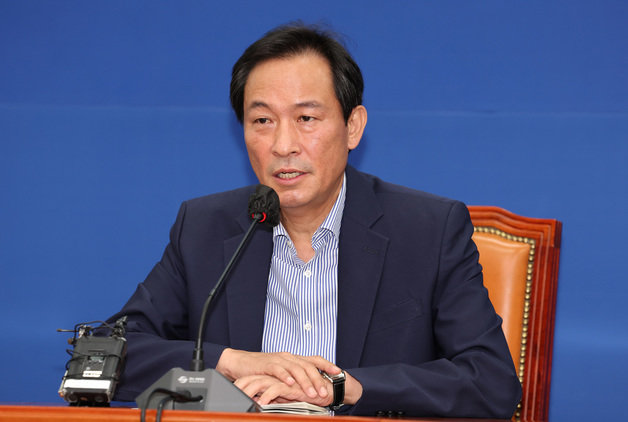 우상호 더불어민주당 비상대책위원장이 10일 오전 서울 여의도 국회에서 열린 기자간담회에서 발언하고 있다. (공동취재) 2022.7.10/뉴스1