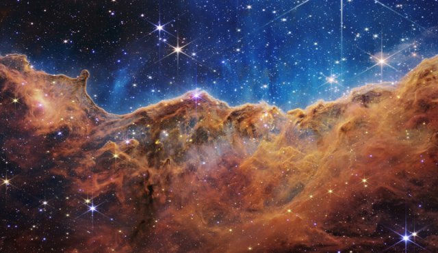 미국항공우주국(NASA·나사)이 제임스웹 우주망원경(JWST)을 통해 관측, 12일(현지시간) 공개한 카리나 성운(Carina 
Nebula·용골자리 성운)의 모습. NASA 홈페이지