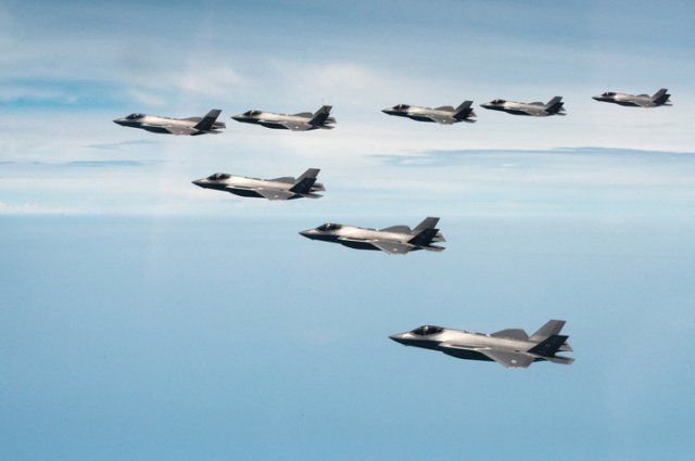 7월 11일부터 14일까지 진행 중인 한미연합비행훈련에서 한미 양국의 F-35A 8대가 국내 임무공역에서 연합 비행을 실시하고 있다. 한미 양국 편대장이 리더를 바꿔가면서 편대를 이끌고 있다.공군제공