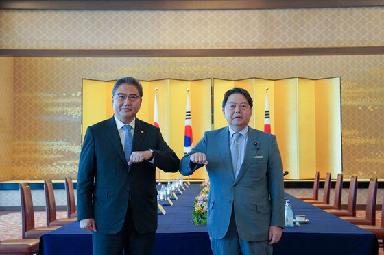 박진 외교부 장관(왼쪽)과 하야시 요시마사 일본 외무상. 외교부 제공