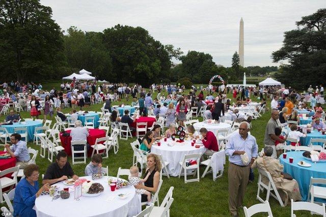 2015년 버락 오바마 대통령 시절 록앤롤 댄스파티를 주제로 백악관 잔디밭에서 열린 의회 소풍. 백악관 홈페이지