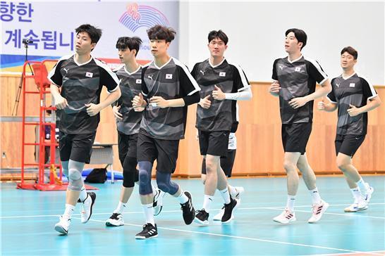 진천에서 훈련 중인 남자 배구 대표팀 (대한배구협회 제공) © 뉴스1