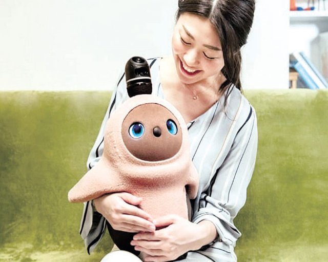 일본 파나소닉이 만든 커뮤니케이션 로봇 ‘니코보’는 고차원적인 상호작용을 하기보다는 잠꼬대, 방귀, 눈 피하기 등 귀여운 행동을 하면서 주인을 웃긴다. 사진 출처 파나소닉 홈페이지