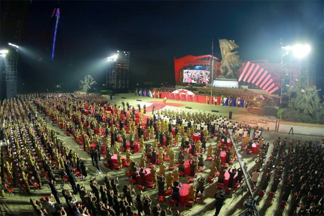 북한이 27일 조국해방전쟁(한국전쟁) 승리를 기념하는 ‘전승절’ 69주년 기념행사를 성대하게 진행하고 있다. 평양=노동신문/뉴스1