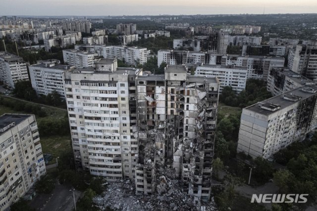 러시아군 공격으로 파괴된 하르키우 아파트