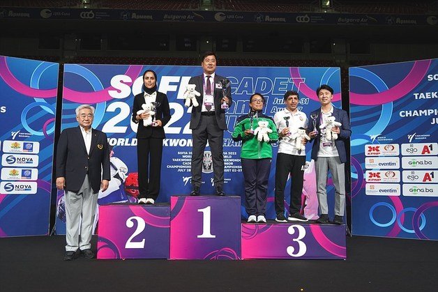 세계유소년대회에서 종합 우승한 한국 남자팀의 시상식 (세계태권도연맹 제공)ⓒ 뉴스1