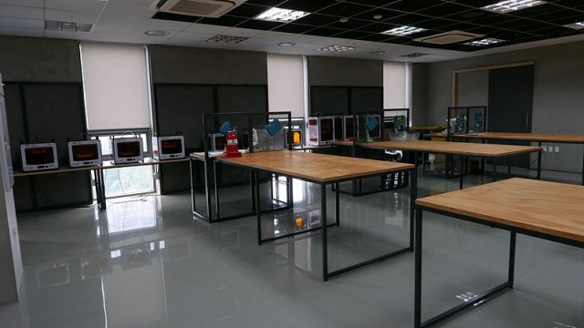 수원대학교 미래혁신관에 구비된 3D 프린터. 출처 = IT동아