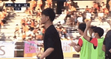 이와사키 유토 선수가 골을 넣은 후 동료들과 우영우 세리머니를 하는 장면. (유튜브 갈무리) ⓒ 뉴스1