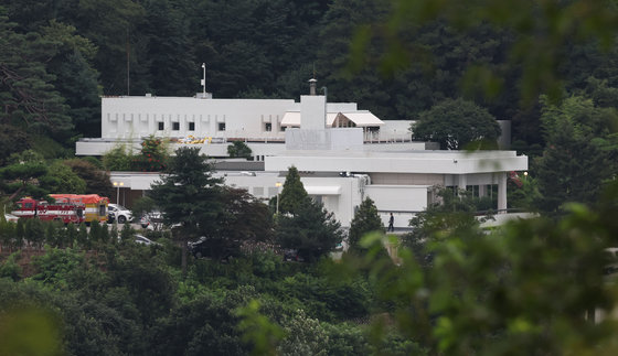 2일 서울 용산구 한남동 옛 외교부장관 공관에서 대통령 관저 공사가 한창 진행되고 있다. (대통령실사진기자단) 2022.8.2/뉴스1 ⓒ News1