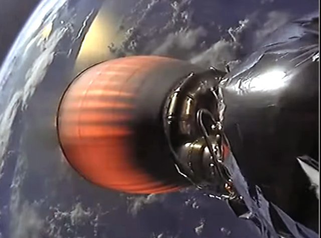 달궤도선 다누리가 5일(한국시간)  '스페이스X'의 '팰컨 9' 발사체에 실려 지구 상공으로 날면서 보내온 이미지. SpaceX 유튜브 캡처