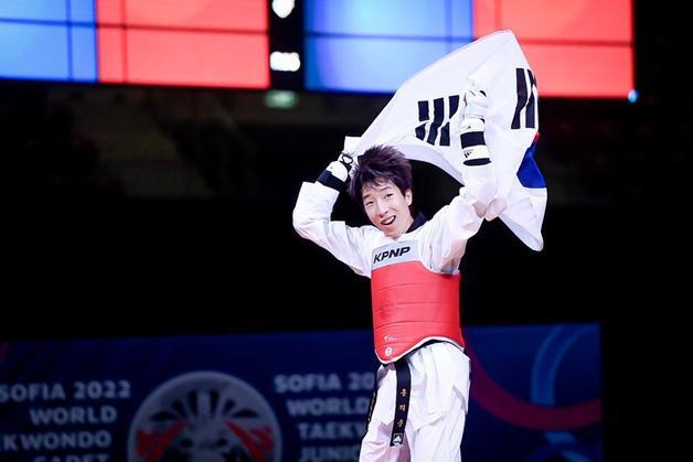 남자 55kg 우승자 홍의준. 세계태권도연맹