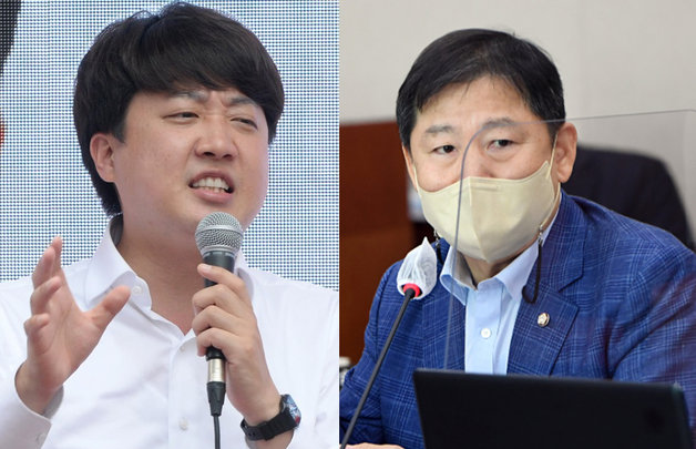 이준석 국민의힘 대표(왼쪽)와 이철규 의원. 뉴스1