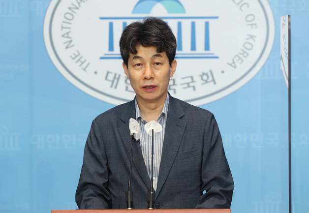 윤건영 더불어민주당 의원. 사진공동취재단